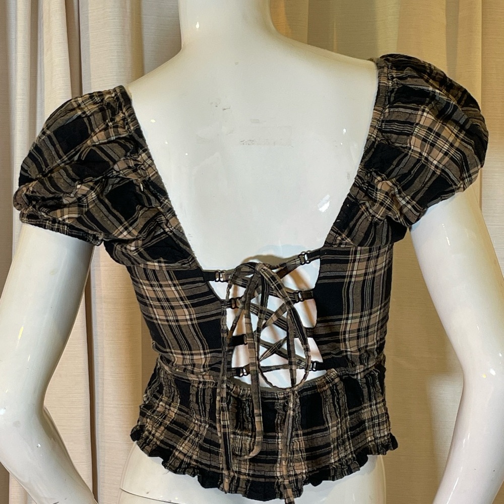 Plaid Puffed Sleeve Top